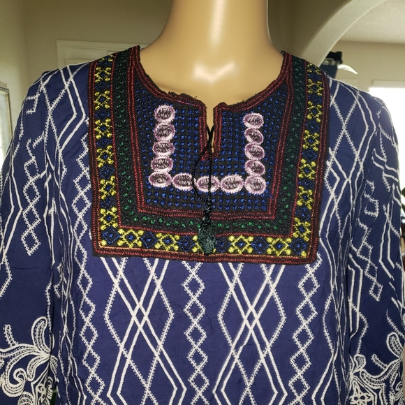 Intricately embroidered chest flowy quarter sleeve - Picture 5 of 9